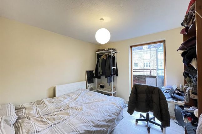 Flat 100, Oakshott Court, London photo 4