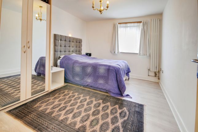 Flat 2, Mayfair Court, Observer Drive, Watford photo 4