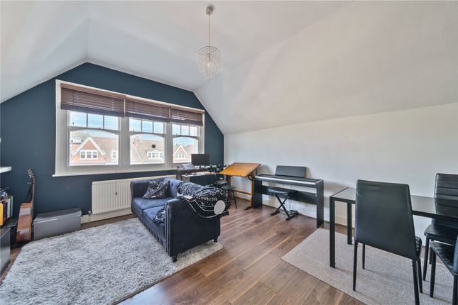 Flat 5, 13, Queens Avenue, London photo 2