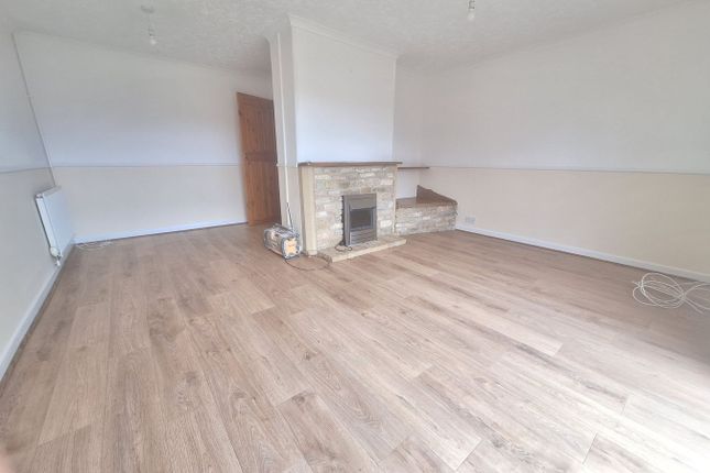 6 Millgreen Close, West Huntspill, Somerset photo 2
