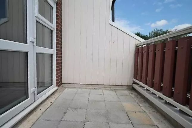 Dunmow Close, Feltham photo 5