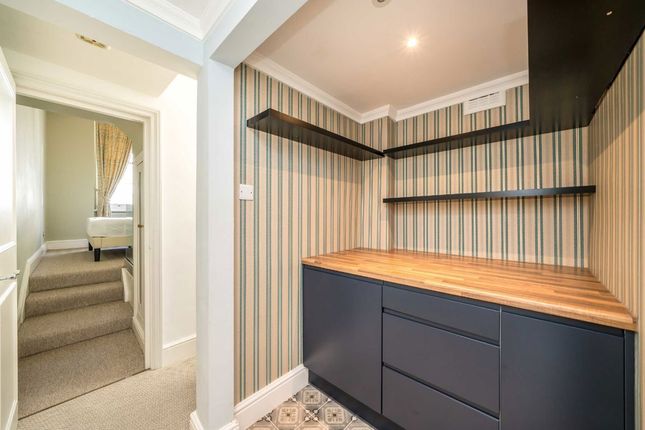 Flat 2, 180, Cambridge Street, London photo 4