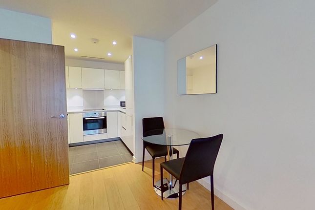 Flat for sale in Rossetti Apartments, Saffron Central Square, Croydon