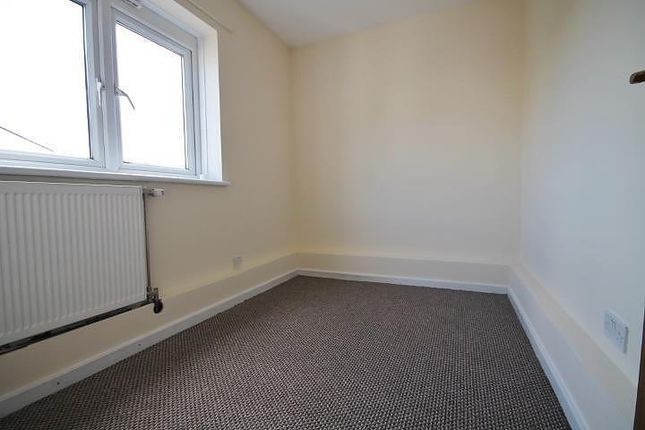 Dunmow Close, Feltham photo 2