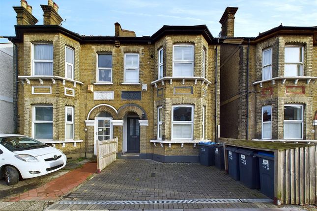 1-bed flat on 209C, Brighton Road, South Croydon, £220,000