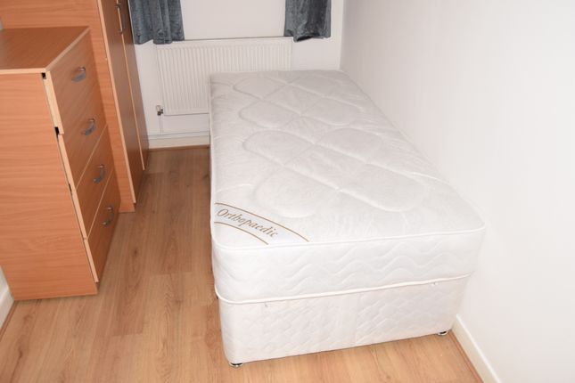Thumbnail Room to rent in Thornaby House, Room 4, Canrobert Street, Bethnal Green