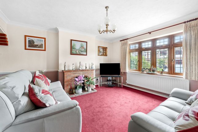 65 Dee Way, Romford photo 3