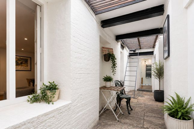 A, 44 Amwell Street, London photo 4