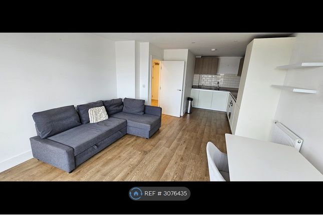 Flat  Vallans Court, Anderson Square Bow, London photo 2
