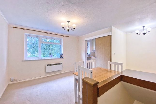 128, Avondale, Aldershot photo 2
