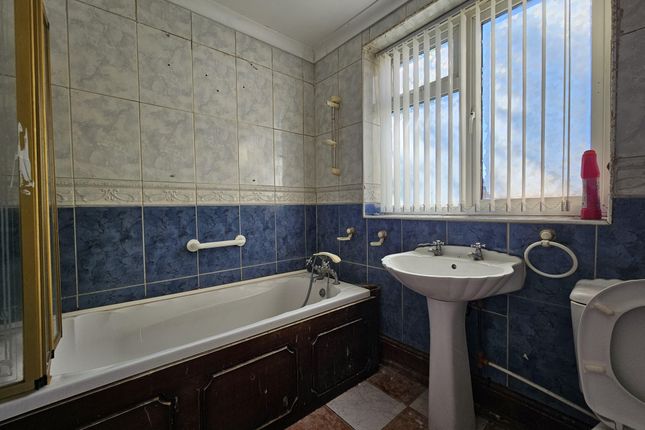 12, Dingle Lane, Willenhall photo 5