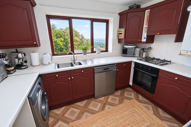 128, Nab Wood Drive, Bradford photo 4