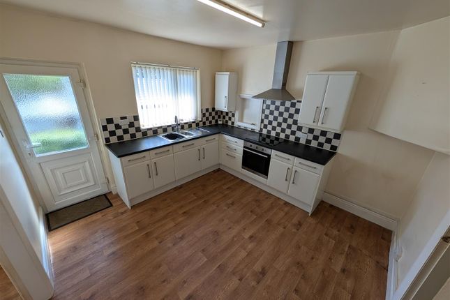 Lynton, Woodville Road, Keighley photo 4