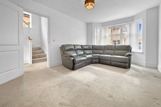 23, Dowsett Drive, Witham photo 4