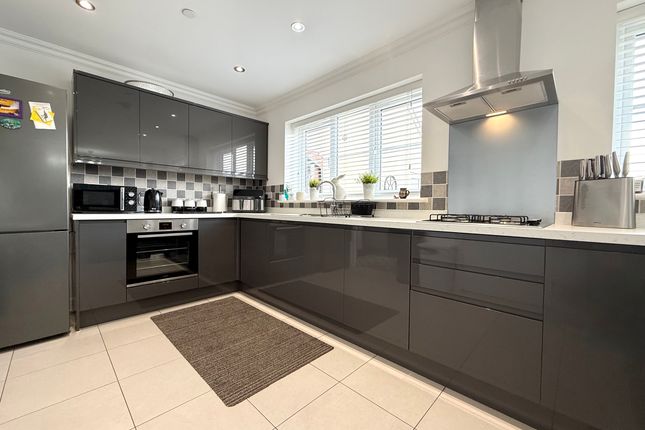 9 Llys Pen Bryn, Aberdare photo 5