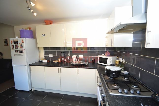 Beechwood Crescent, Leeds photo 2