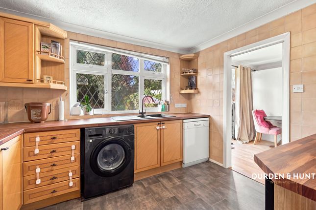 58 Roydon Close, Loughton photo 3