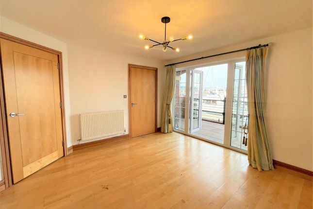 End terrace house for sale in Silver Strand West, Eastbourne