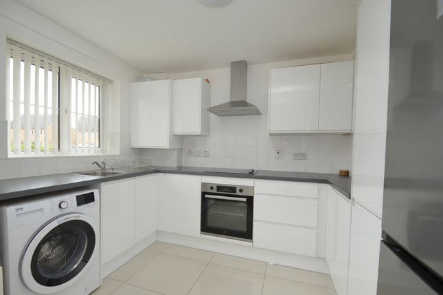 23, Yeoman Drive, Staines-upon-Thames photo 3