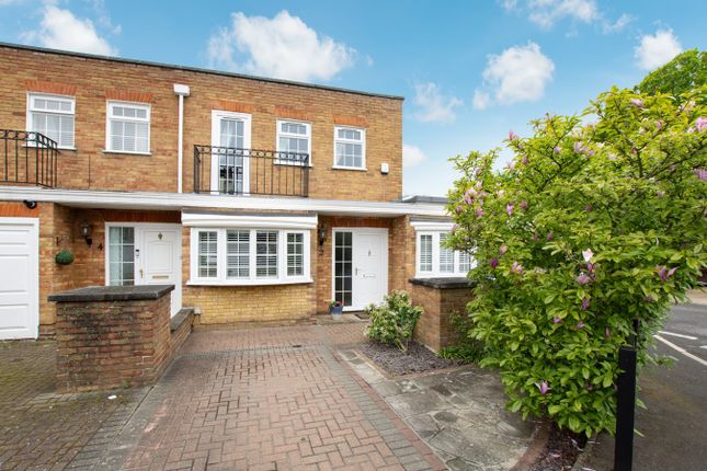 End terrace house for sale in Gainsborough Square, Bexleyheath