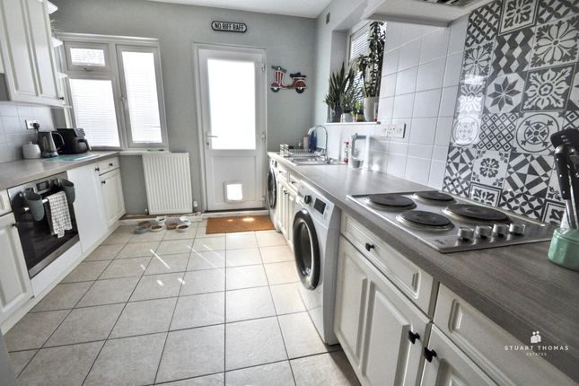 11, Oakwood Close, Benfleet photo 3