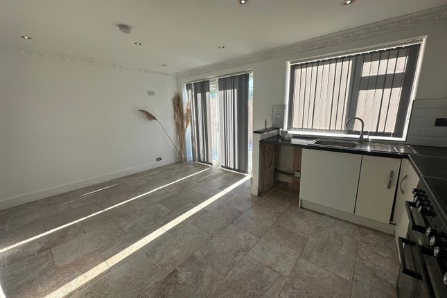 15, Radnor Drive, Nuneaton photo 5