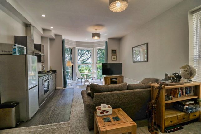 Flat 4, Low Wood, 46, Clarence Road, Leeds photo 3
