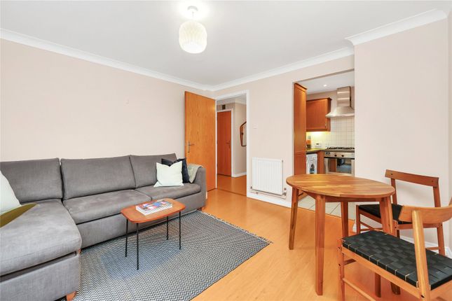 1-bed flat on St John Street, London, £2,500/mo