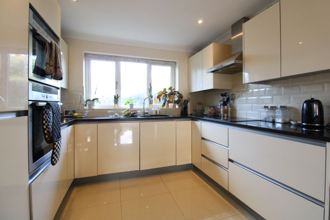 10 Gossops Green Lane, Gossops Green, Crawley photo 5