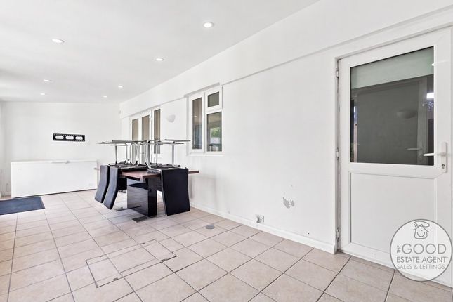 58, Colebrook Lane, Loughton photo 4