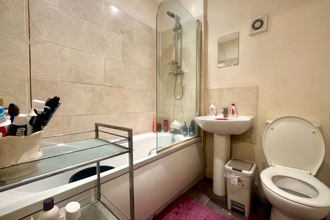 Flat 2, 17, Ethelbert Square, Kent photo 4