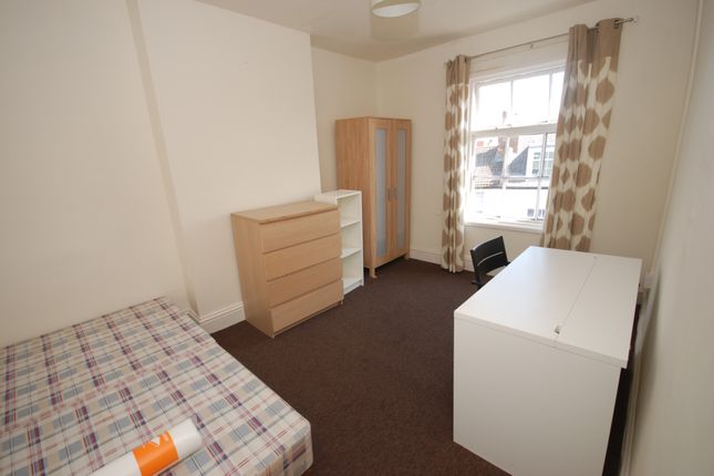 Flat to rent in 12 Augusta Place, Leamington Spa, Warwickshire