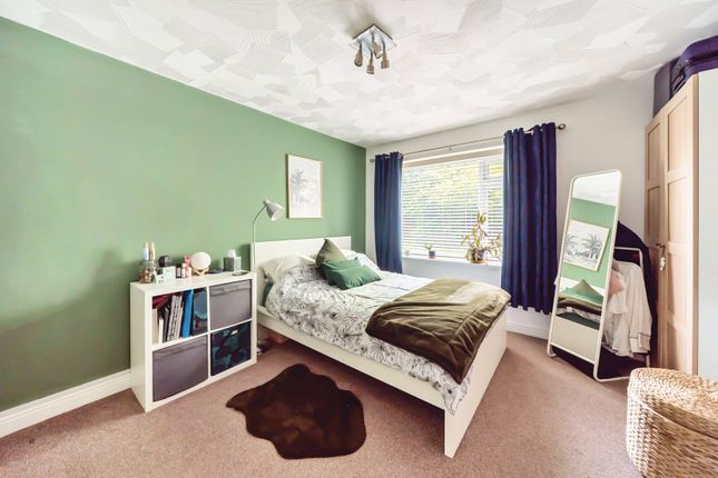 Flat for sale in Oakwood Drive, Hucclecote, Gloucester, Gloucestershire