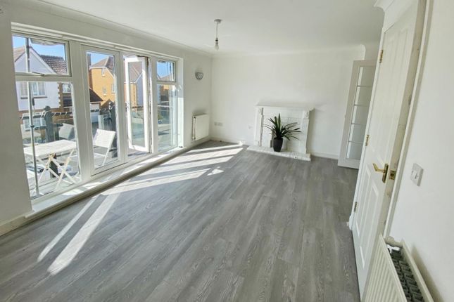 37, Alexandra Corniche, Hythe photo 3