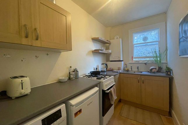 25 Crescent Way, London photo 3