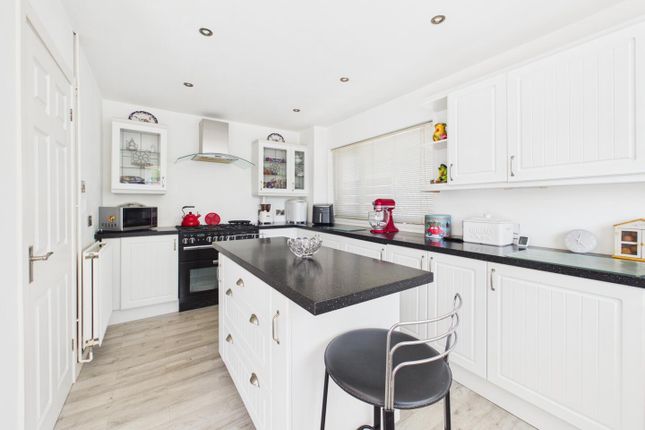 22, Leiros Parc Drive, Neath photo 4