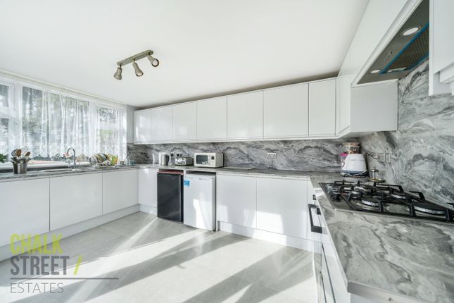 30, Alma Avenue, Hornchurch photo 2