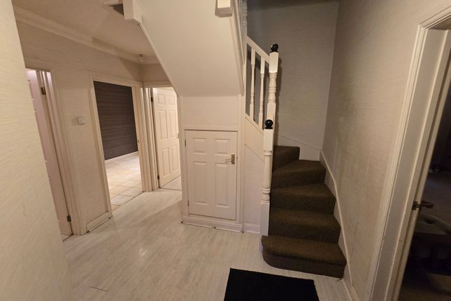 2, Dove Close, Walsall photo 3