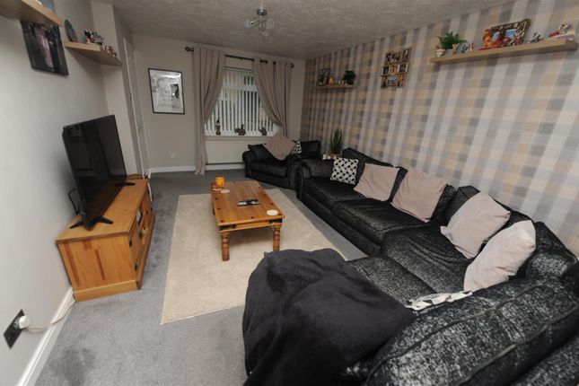 15, Woodfield Close, Bradford photo 3