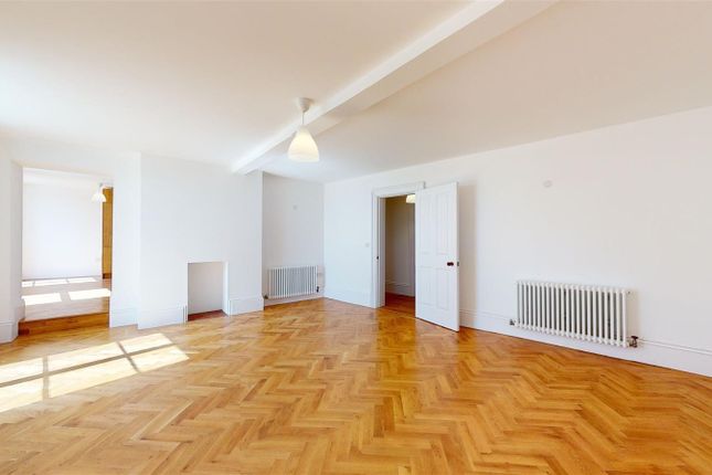 Flat 1, 18, Royal Crescent, Ramsgate photo 4