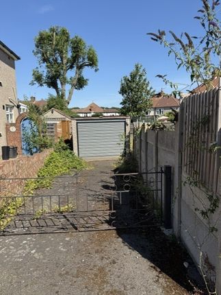 2 Dorothy,, Evans Close, Bexleyheath photo 4