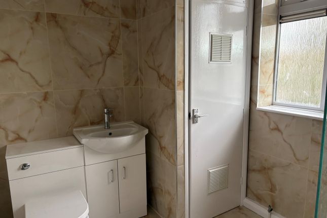 2-bed house on 3, Calne, £1,150/mo