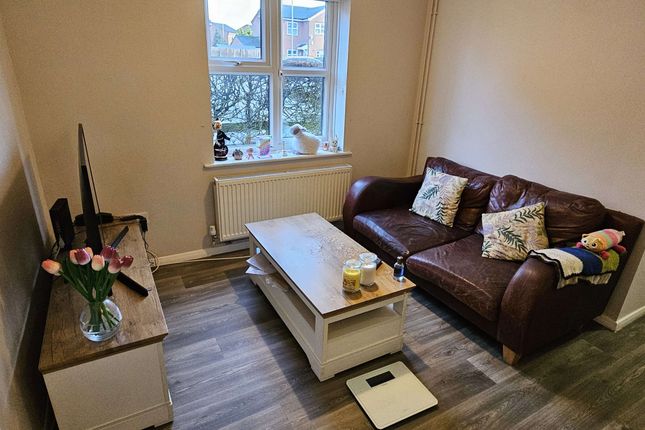 8 Colwell Rise, Luton photo 3