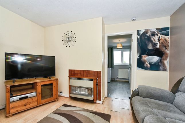 252, Windrush, Swindon photo 4