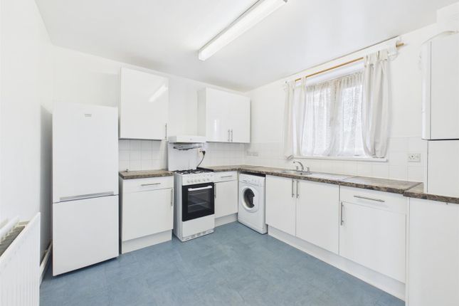 32 Ranwell Close, Beale Road, London photo 3