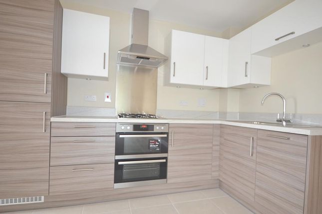 34, Otter Way, West Drayton photo 4