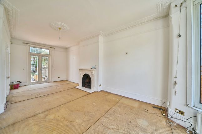 27, Seymour Gardens,, Ilford, Redbridge photo 3