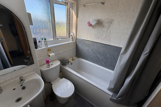 Flat 45, Cardiff photo 3