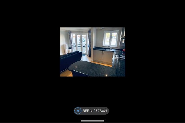 Flat, Christopher Martin Place Meadow Rise, Billericay photo 4