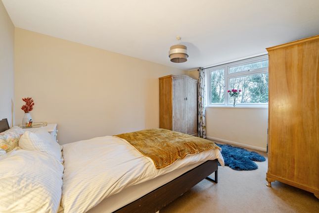 20, Shady Bower Close, Salisbury photo 4